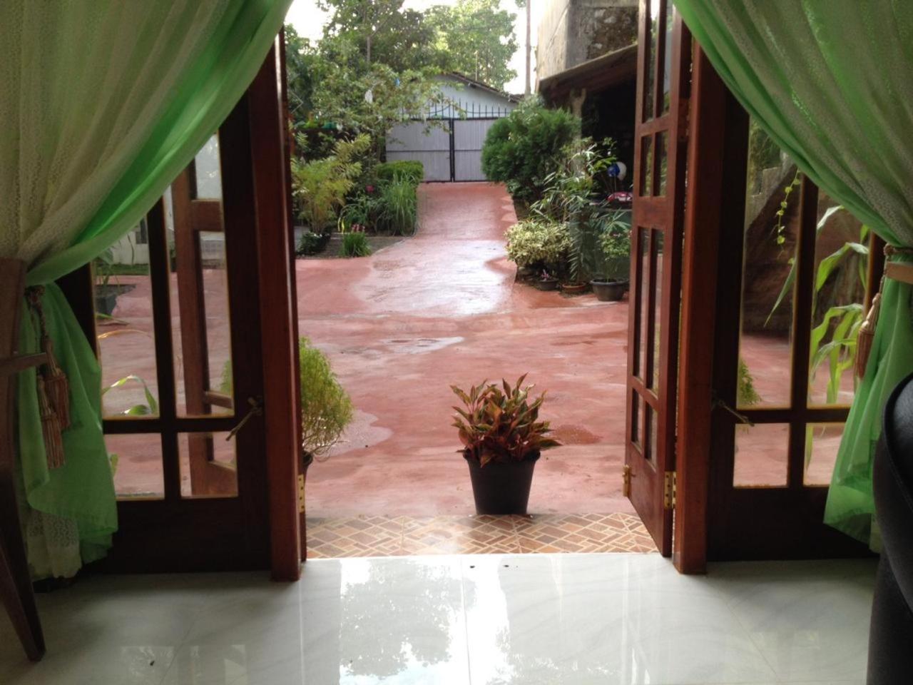 Happy Villa Hikkaduwa Exterior photo