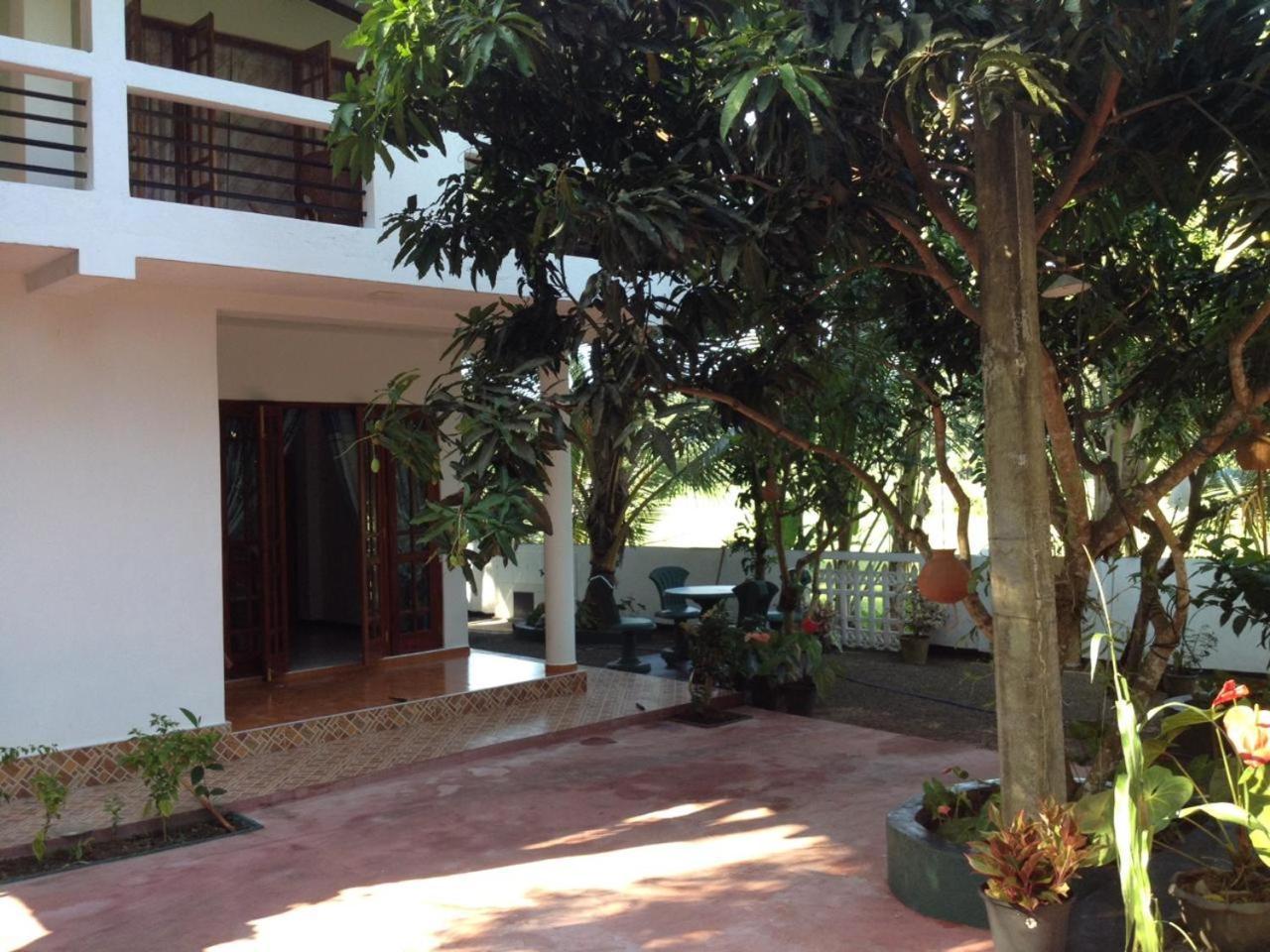 Happy Villa Hikkaduwa Exterior photo